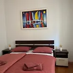 De Lux Maria